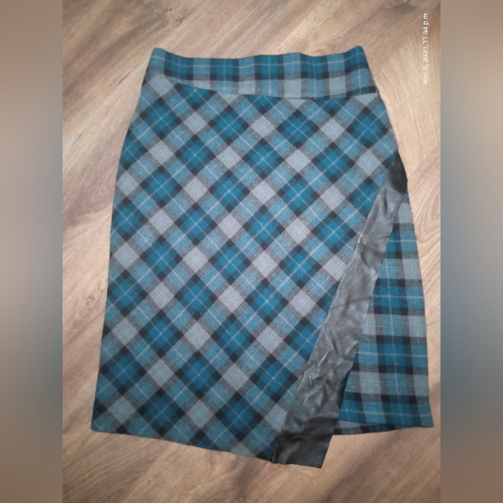 j Green & Grey Plaid Pencil Skirt Size XS Made in Canada
